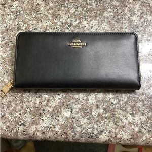 Coach Black Leather Zip-Around Wallet. NWOT